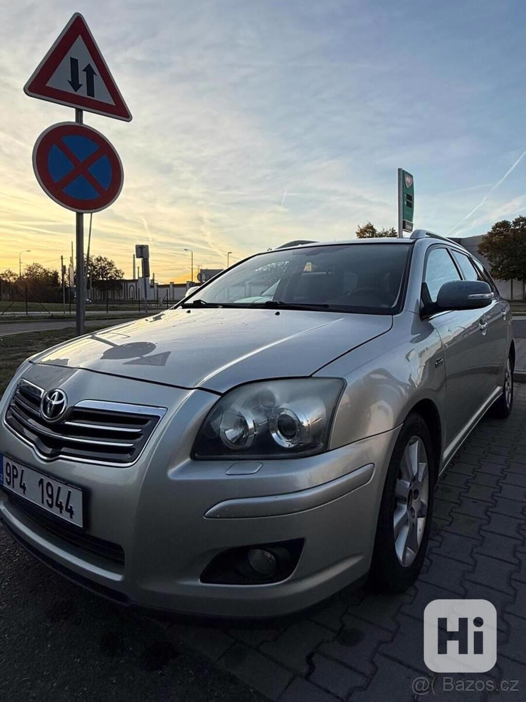 Toyota Avensis - foto 1