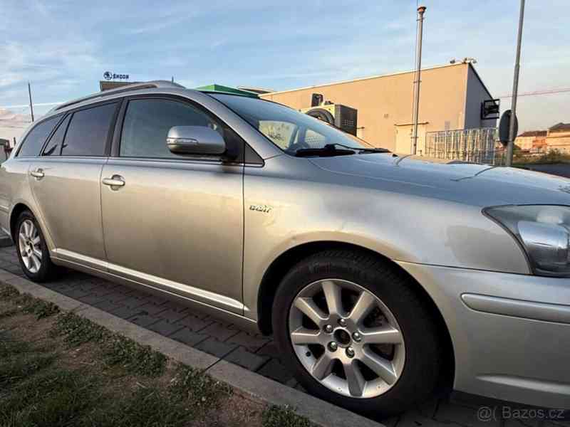 Toyota Avensis - foto 2