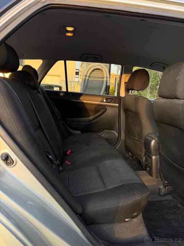 Toyota Avensis - foto 5