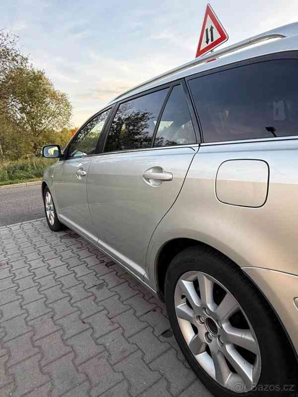 Toyota Avensis - foto 3