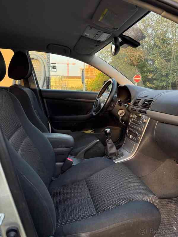Toyota Avensis - foto 9