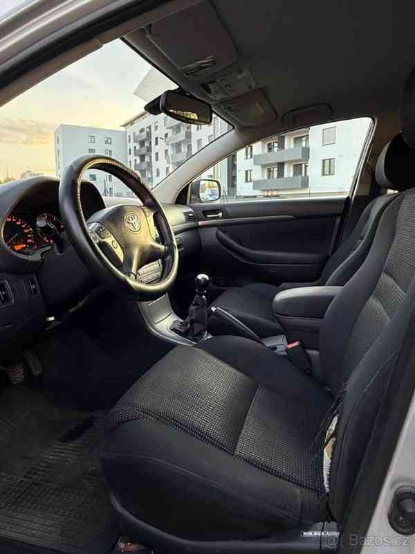 Toyota Avensis - foto 8