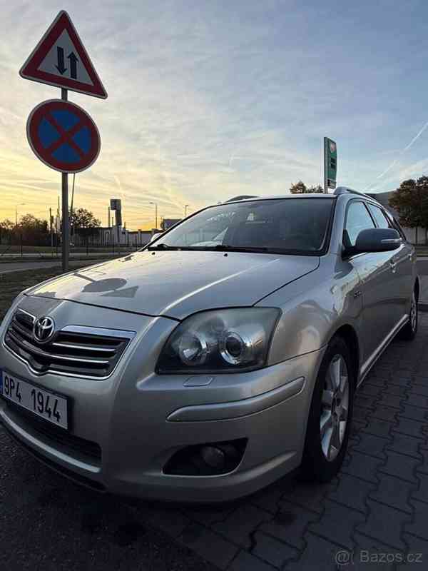 Toyota Avensis - foto 1