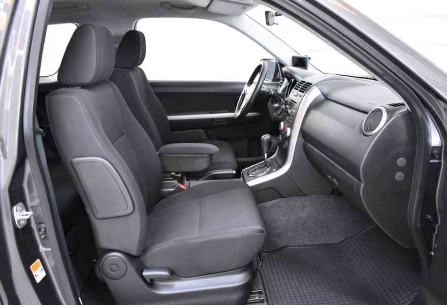 Suzuki Grand Vitara 2.4i Club benzín 124kw - foto 11