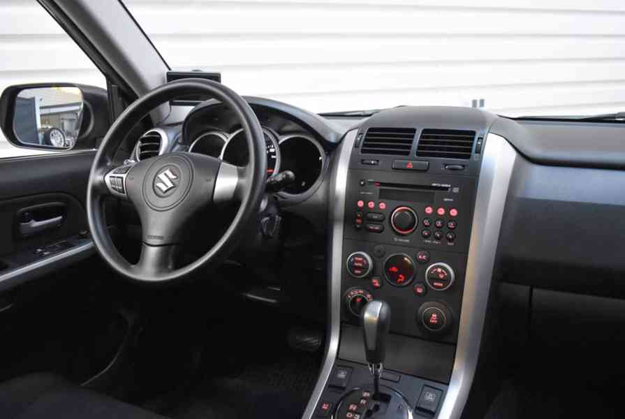 Suzuki Grand Vitara 2.4i Club benzín 124kw - foto 14