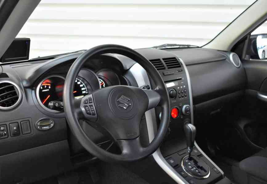 Suzuki Grand Vitara 2.4i Club benzín 124kw - foto 7