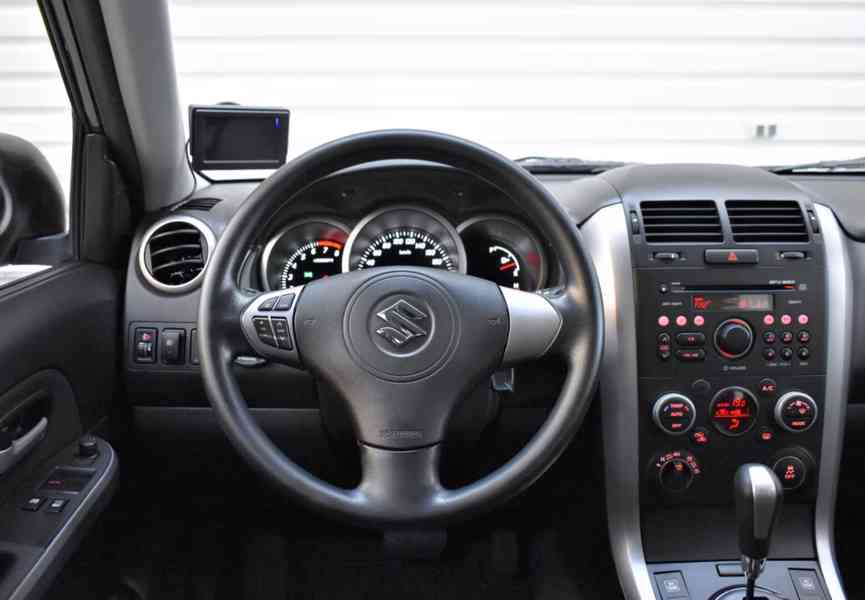 Suzuki Grand Vitara 2.4i Club benzín 124kw - foto 18