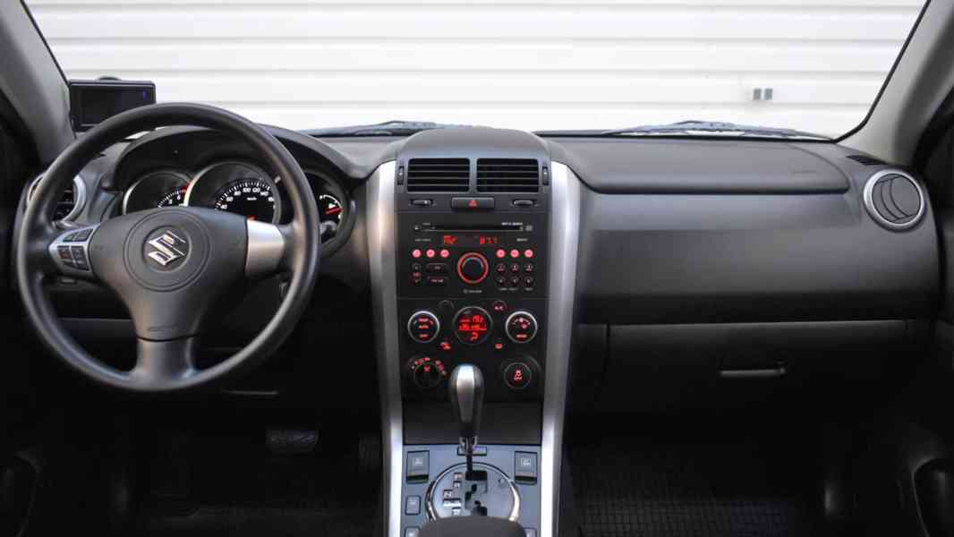 Suzuki Grand Vitara 2.4i Club benzín 124kw - foto 15