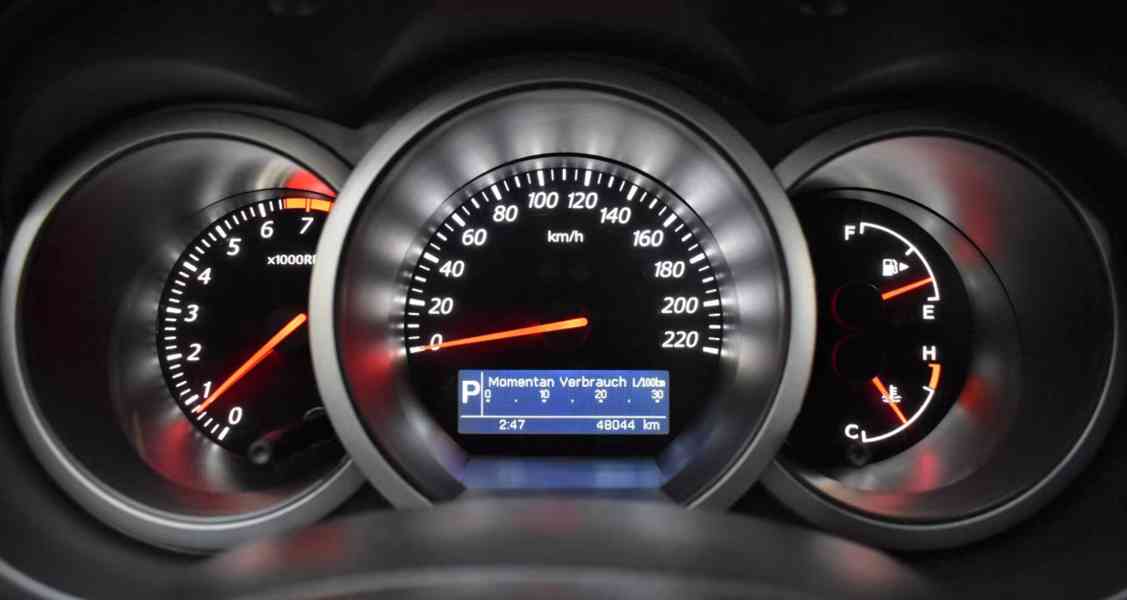 Suzuki Grand Vitara 2.4i Club benzín 124kw - foto 25