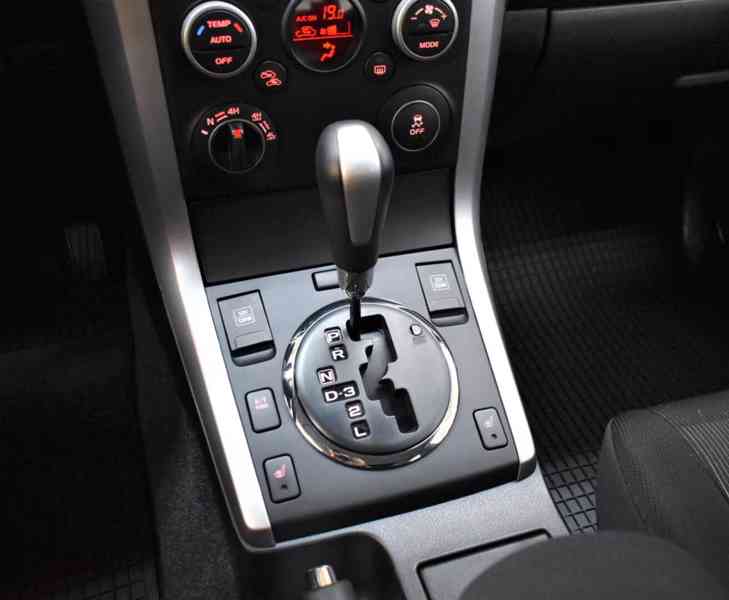 Suzuki Grand Vitara 2.4i Club benzín 124kw - foto 16