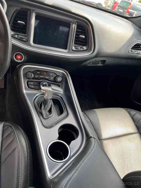 Dodge Challenger 6,4   SRT - foto 15