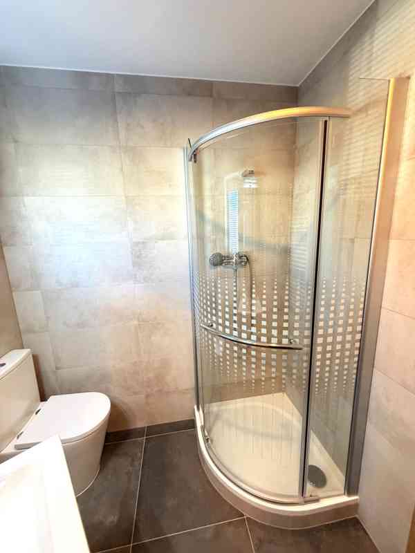 PRONÁJEM NOVOSTAVBY BYTU 2+KK S PARKOVACÍM STÁNÍM V BRNĚ - foto 9