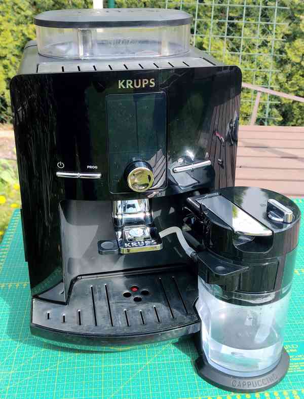 Automat kávovar KRUPS EA829810 LATT'ESPRESSERIA- za polovinu