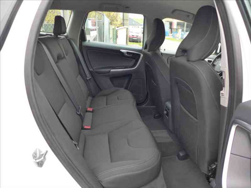 Volvo XC60 2,0 D 5TI VÁLEC, 1. MAJITEL - foto 9