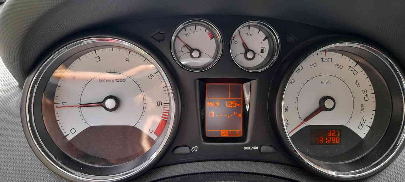Peugeot 308 SW 1,6i 88kW 7-místný - foto 17