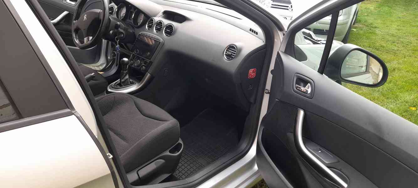 Peugeot 308 SW 1,6i 88kW 7-místný - foto 12