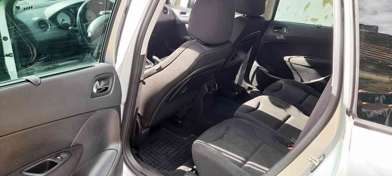 Peugeot 308 SW 1,6i 88kW 7-místný - foto 11