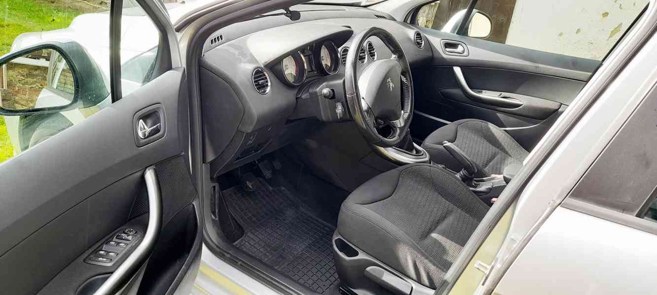 Peugeot 308 SW 1,6i 88kW 7-místný - foto 10