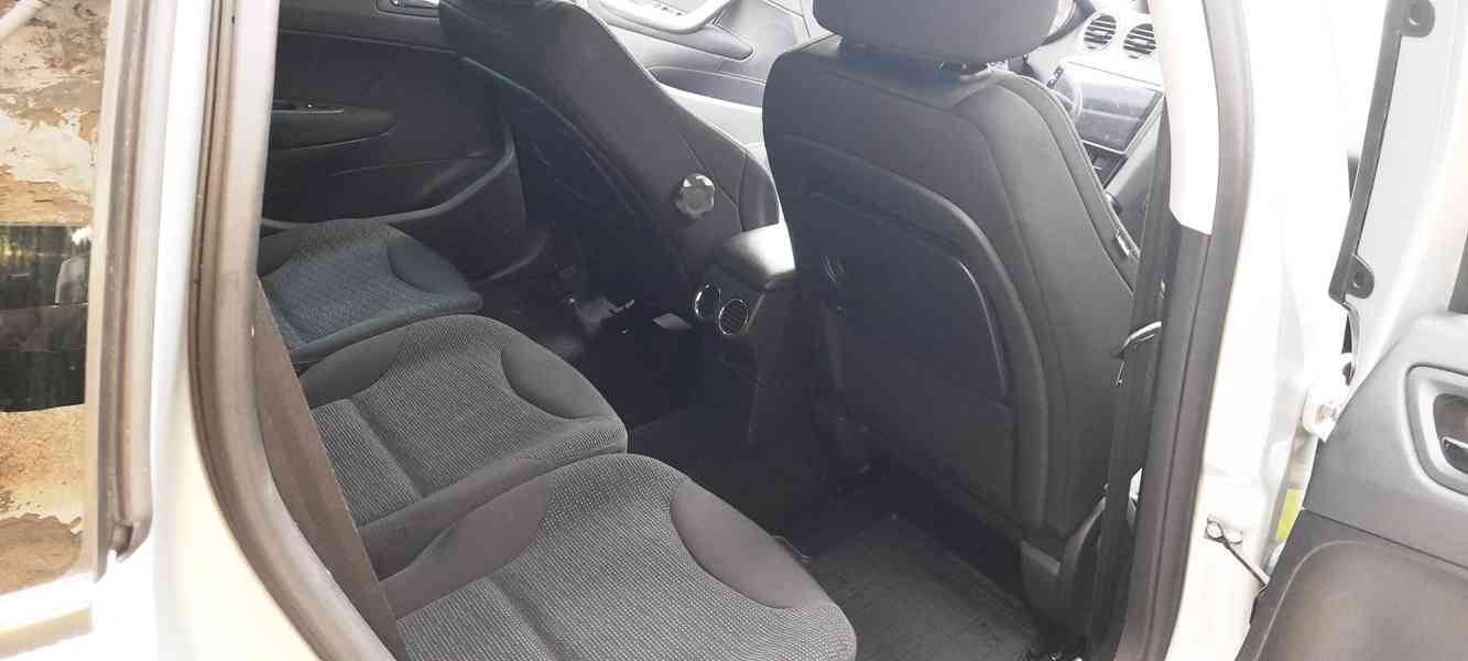 Peugeot 308 SW 1,6i 88kW 7-místný - foto 13