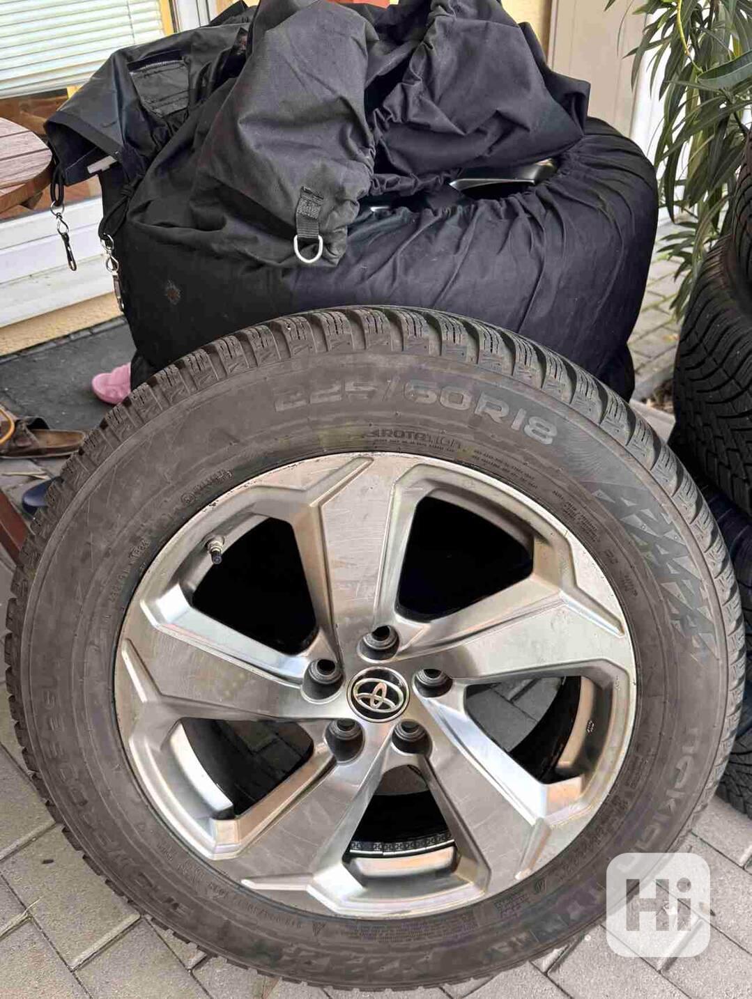RAV4 KOMPLETY ZIMNÍ 225/60R18 Nokian Snowproof 2 - foto 1