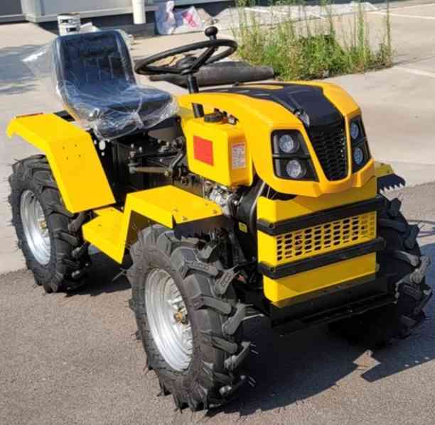 Malotraktor - foto 1