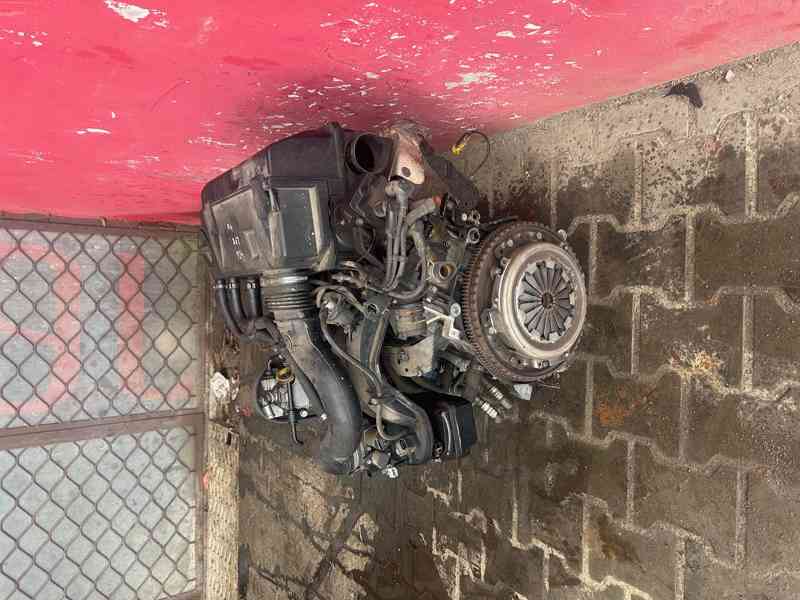 Motor 1,8 8V 66KW typ LFX Peugeot Citroen - foto 3
