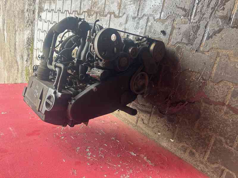 Motor 1,8 8V 66KW typ LFX Peugeot Citroen - foto 2