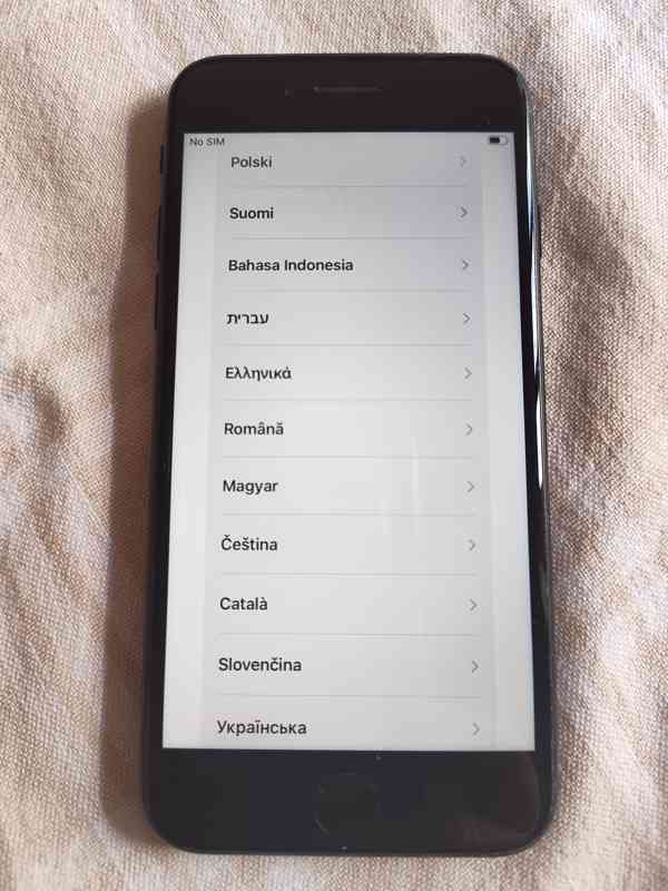 Mobilní dotykový telefon iPhone SE 2020 64GB černý - foto 4