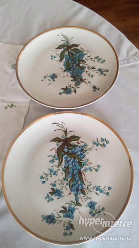 Dva staré, ručně malované talíře - foto 1