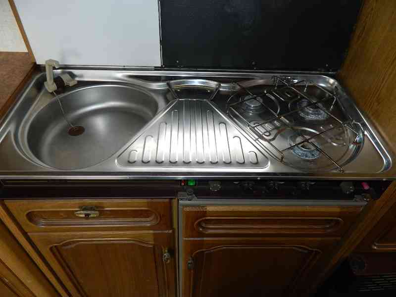 Karavan Burstner - foto 7