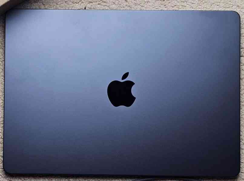 MacBook Air 13" 2022, M2, 8 GB, 256GB, Midnight, CZ - foto 5