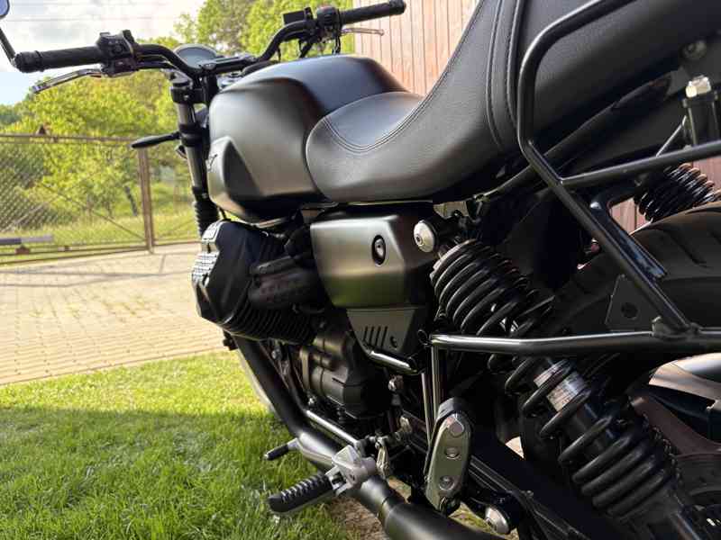 Moto Guzzi V7 850 Stone - foto 14