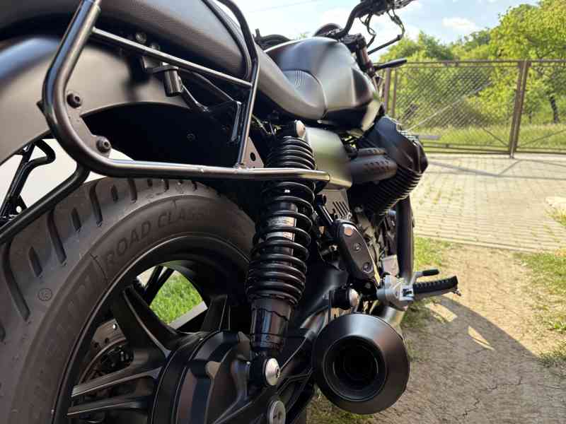 Moto Guzzi V7 850 Stone - foto 13