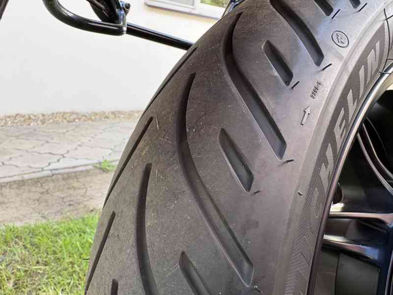 Moto Guzzi V7 850 Stone - foto 12