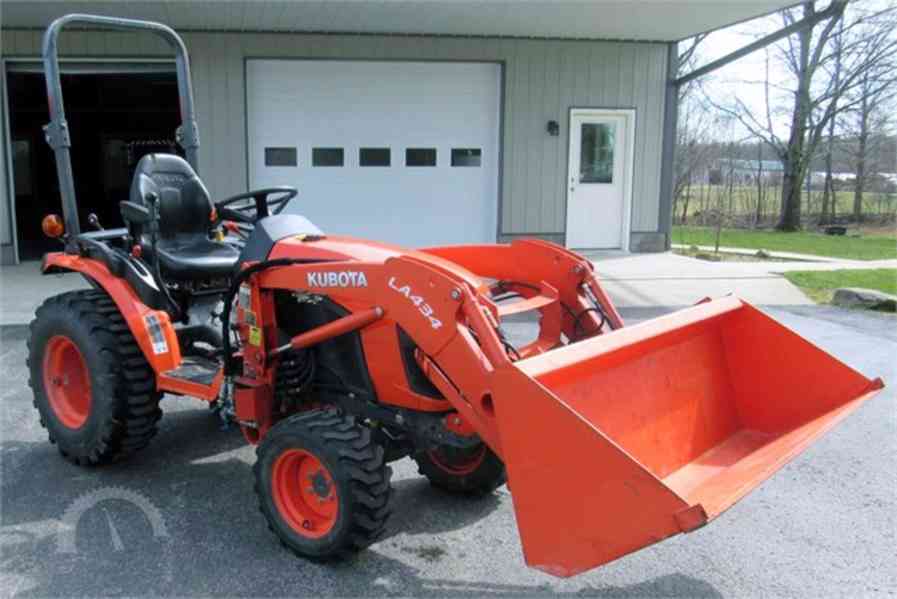 Traktor KUBOTA B2301 - foto 1