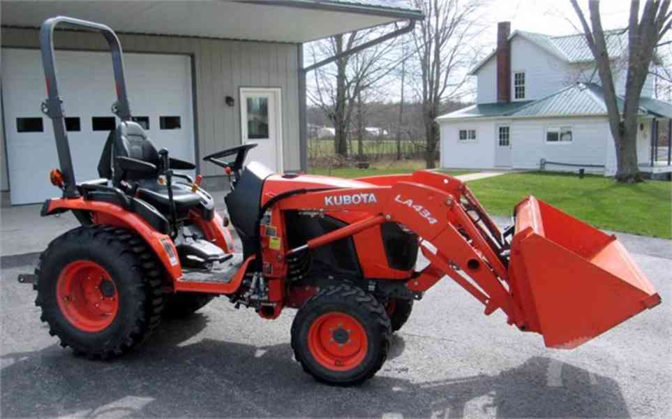 Traktor KUBOTA B2301 - foto 5