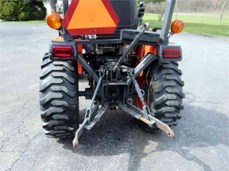 Traktor KUBOTA B2301 - foto 4