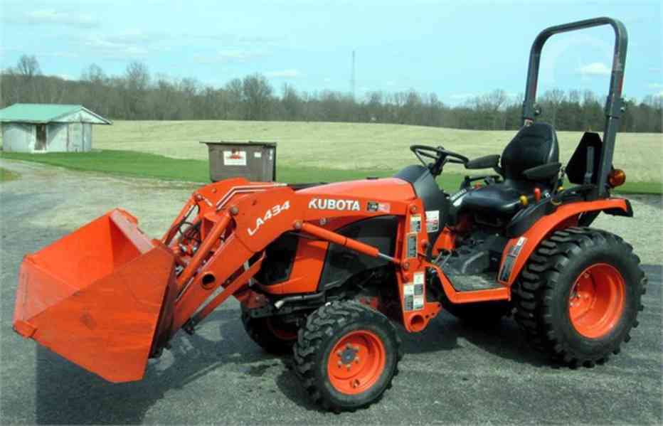 Traktor KUBOTA B2301 - foto 2