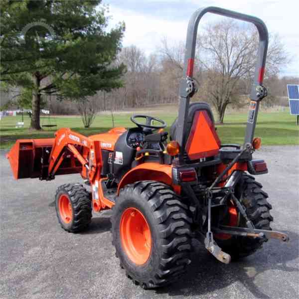 Traktor KUBOTA B2301 - foto 3