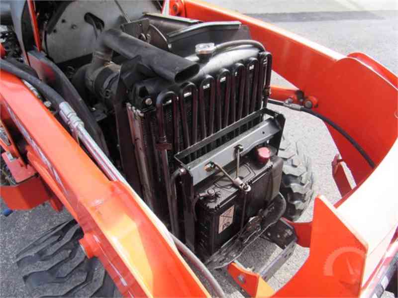 Traktor KUBOTA B2301 - foto 7