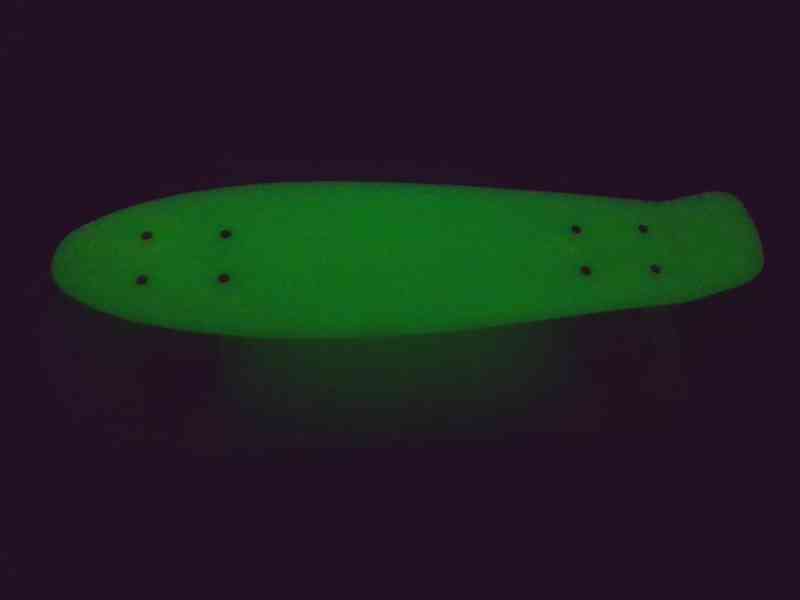 Dětský fluorescenční skateboard s LED kolečky - foto 5