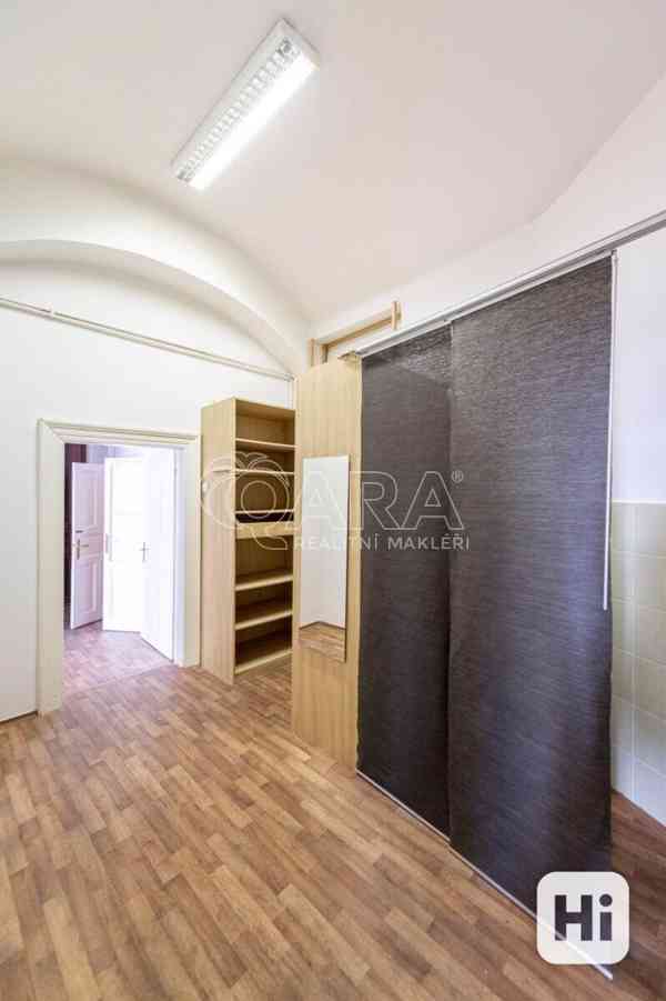 Atraktivní a prostorný byt 3+kk se šatnou, 117m2 v centru Prahy - foto 12