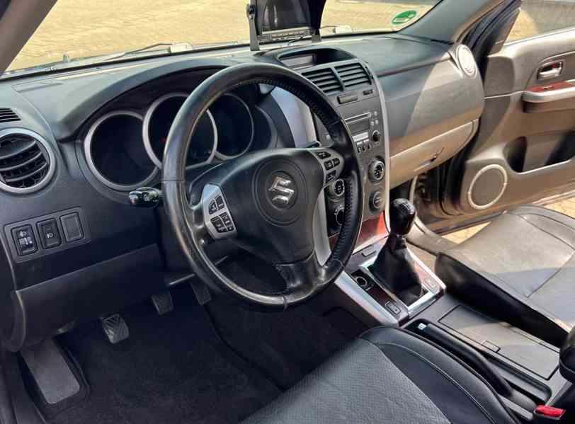 Suzuki Grand Vitara 2.0i Club benzín 103kw - foto 9