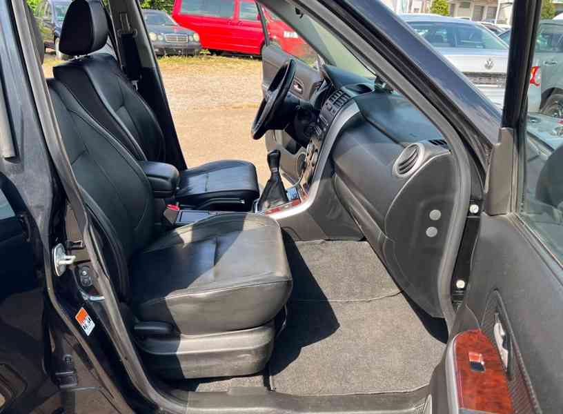 Suzuki Grand Vitara 2.0i Club benzín 103kw - foto 15