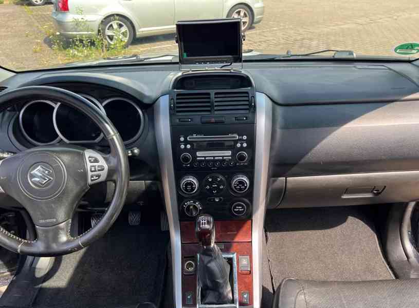Suzuki Grand Vitara 2.0i Club benzín 103kw - foto 12