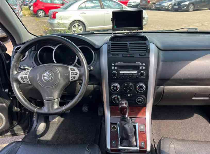 Suzuki Grand Vitara 2.0i Club benzín 103kw - foto 11