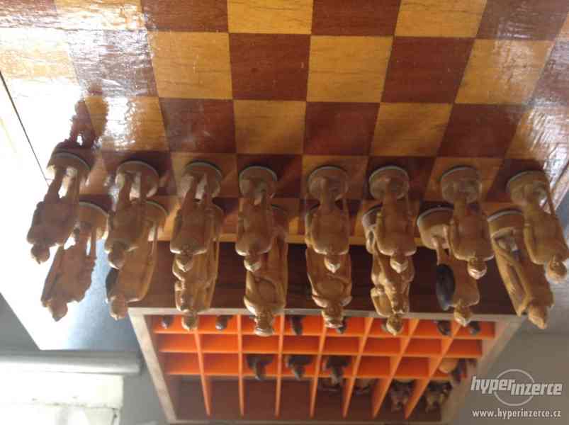 Prodám vyřezávané šachy - foto 1