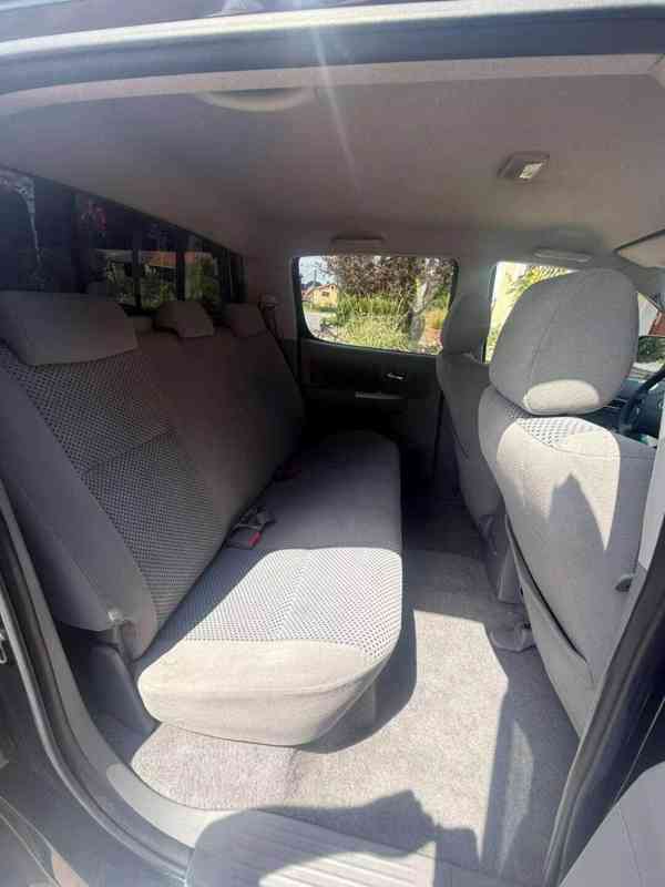 Toyota Hilux 3,0D4D Aut. Sol 4x4 126kw - foto 2