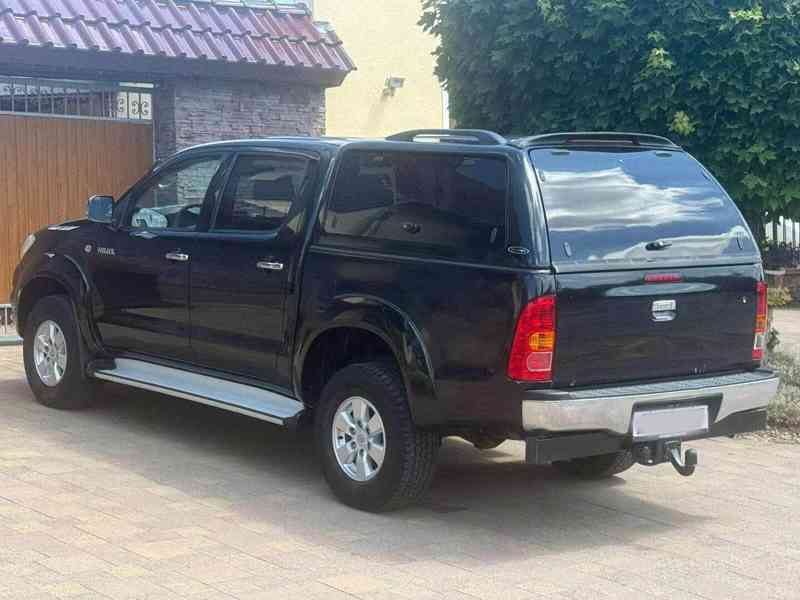 Toyota Hilux 3,0D4D Aut. Sol 4x4 126kw - foto 3