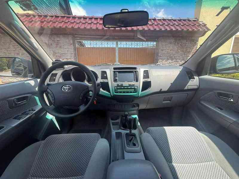 Toyota Hilux 3,0D4D Aut. Sol 4x4 126kw - foto 13